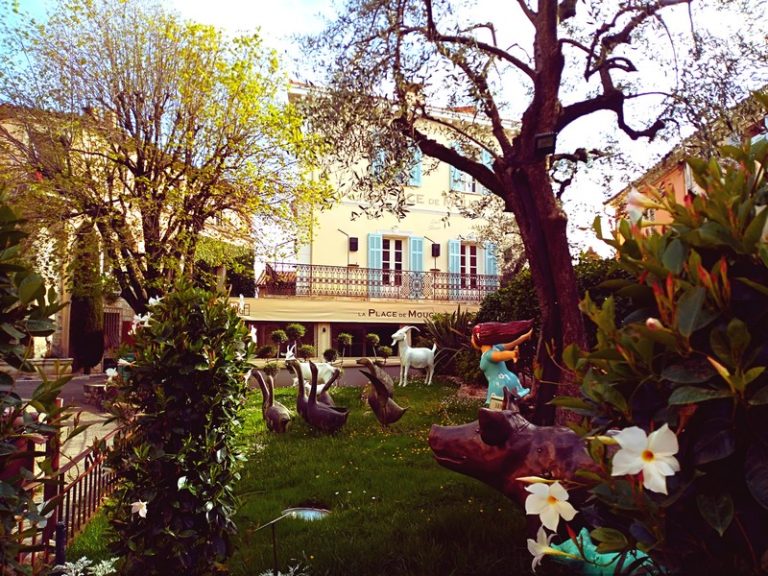 Mougins la place