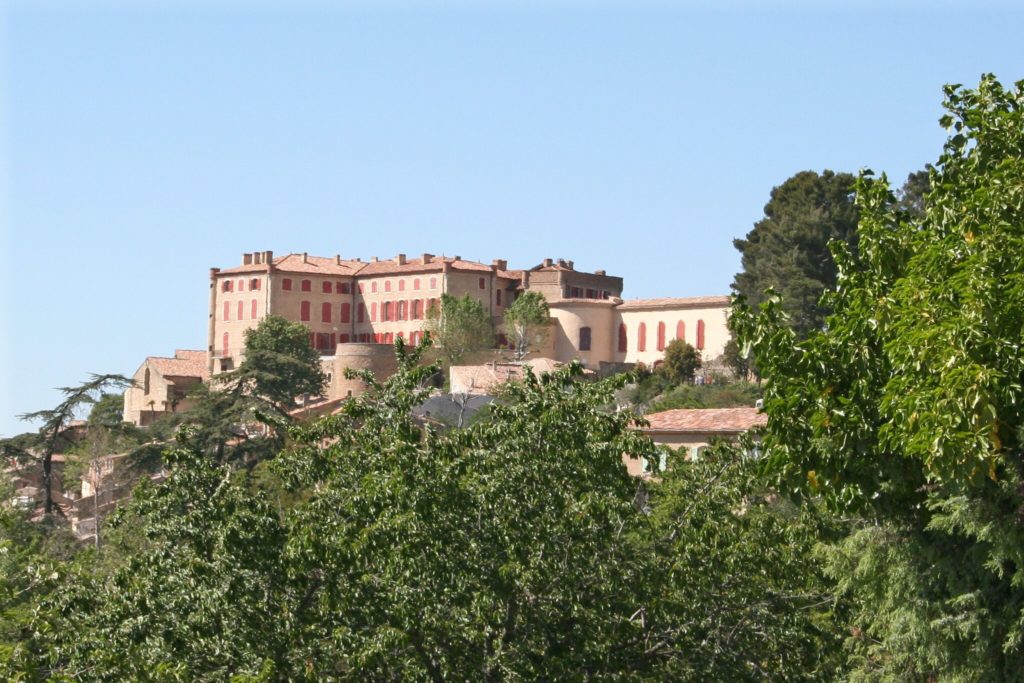 Le plus grand château de Provence est à vendre